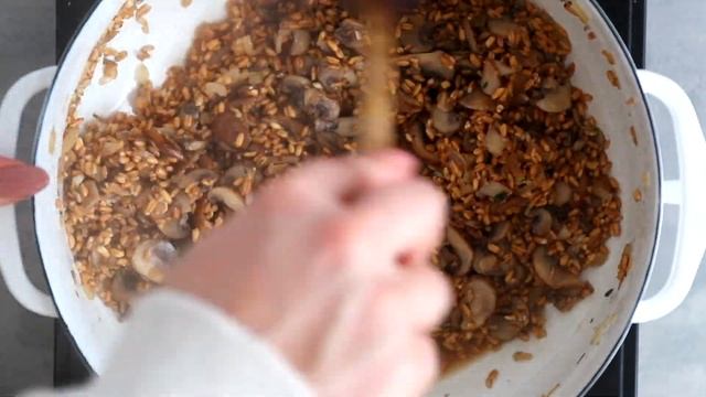 EASY MUSHROOM FARRO RISOTTO | How to Make Farro Risotto смотреть онлайн