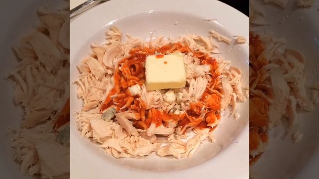 Buffalo & Blue Cheese Pulled Chicken Potato Boats смотреть онлайн