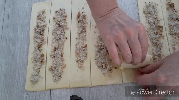 СЛОЕНЫЕ РУЛЕТИКИ С ОРЕХОМ к чаю