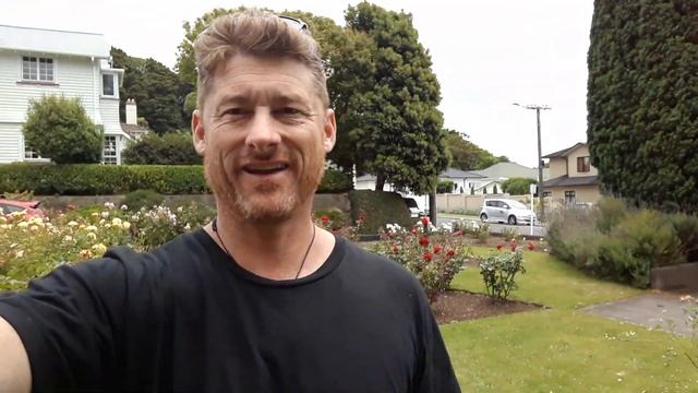 Hello Mia from the New Plymouth rose garden :) смотреть онлайн