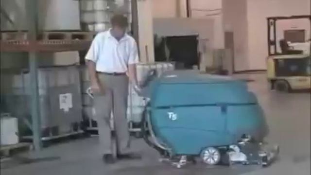 How to Use the Tennant T5 Floor Scrubber смотреть онлайн