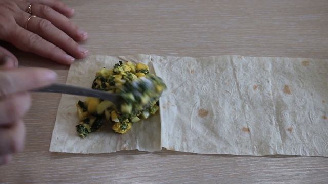 Быстрые пирожки с луком и яйцом из ЛАВАША когда гости на пороге смотреть онлайн