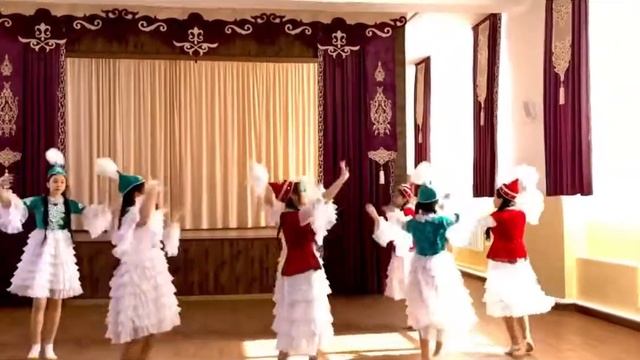 Қазақша би “Көктем” би тобы смотреть онлайн