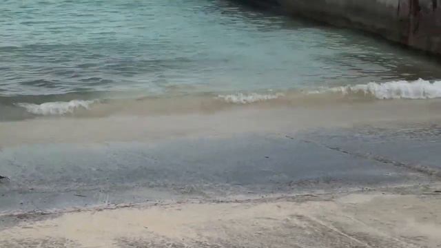 Дикий пляж острова Ган.Мальдивы