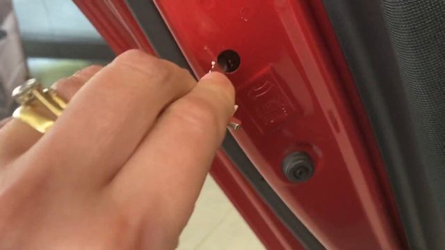 How to put on the child locks on Mazda rear doors смотреть онлайн