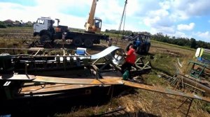 изготовление ворот для бескаркасного ангара (пятая часть)сварка,покраска ,установка ворот краном