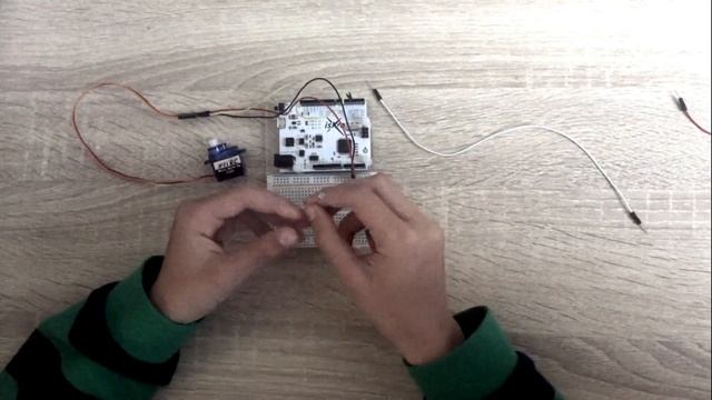 повторяем гифку на ардуино динозаврик из Chrome!!! смотреть онлайн