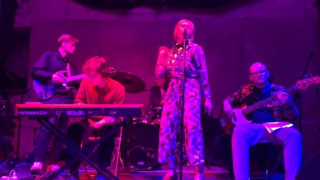 Charlie Garnet - Everyone Сried (12.08.19. Бумажная Фабрика) смотреть онлайн