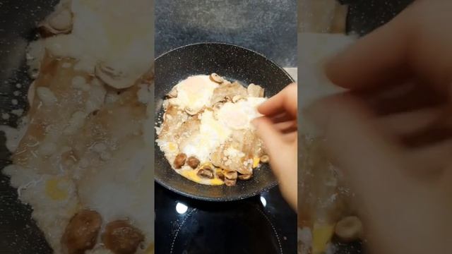 Жареный бекон с яйцом и грибами🥰🔥ВКУСНЕЙШИЙ ЗАВТРАК❤️ смотреть онлайн