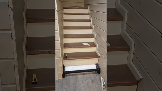 Обшивка лестницы до и после