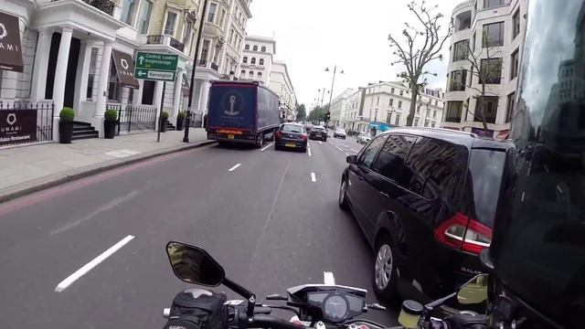 Husqvarna Nuda 900R accidental ride with a Police rider смотреть онлайн