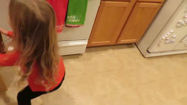 Vlogmas Day #4 - She wants a COWGIRL Hat смотреть онлайн