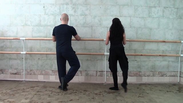 Battement frappe хрестом (обличчям до станка) смотреть онлайн