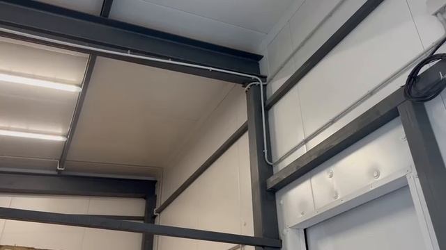 Сделали новую электропроводку в трубах в новом цеху мясокомбината. смотреть онлайн