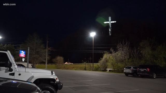 110-foot, 60,000-pound cross near Pigeon Forge lights up for the first time on Good Friday смотреть онлайн