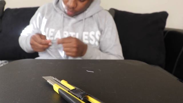 TUTORIAL: HOW TO DISTRESS A HOODIE