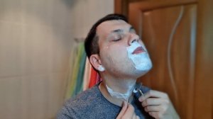 Космическое бритьё. Крем Яблоневый цвет, KARVE, Feather, помазок Yaqi, лосьон Fenomeno Fougere.