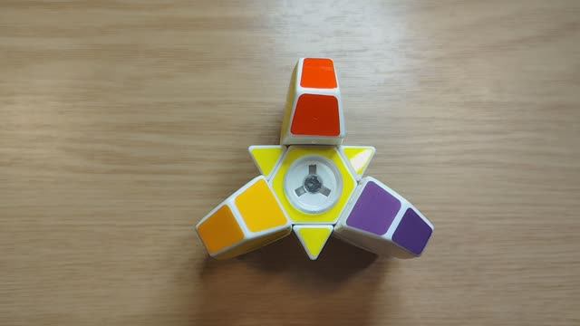 Коллекция головоломок. Часть 82. DianSheng 1x3x3 (6-Axis) Spinner смотреть онлайн