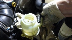 Замена жидкости в ГУР на ПРАДО-120 (1GR-FE)