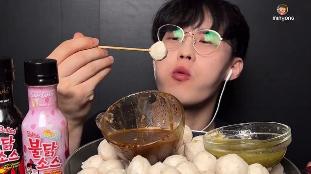 ASMR MUKBANG 요즘 태국에서 유행하는 간식~! 룩친(어묵)+4가지 소스 먹방 Famous meatball in Thai by Top Chef Thailand смотреть онлайн