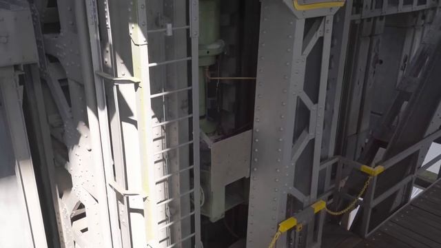 Ada Aja Akalnya!! Beginilah Pemindahan Kapal Dari Dataran Rendah Ke Tinggi смотреть онлайн