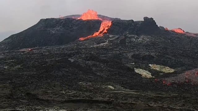 To Natthagi! Volcano Opens New Way To South/Iceland Fagradalsfjall Geldingadalir Volcano смотреть онлайн