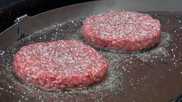 Caprese Burger Using the Ballistic BBQ Griddle смотреть онлайн