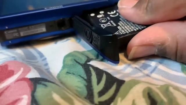 How to remove battery on Canon A3300 IS camera смотреть онлайн