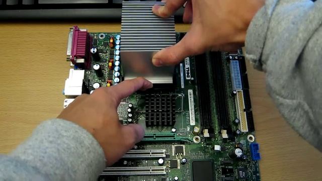 How to take the heatsink off the motherboard of a Dell Dimension 4600 смотреть онлайн