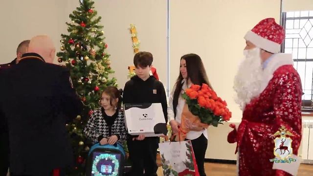 Время дарить волшебство: начальник главка полиции Нижегородской области исполнил мечты детей смотреть онлайн