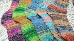 ВЯЖЕМ НОСКИ с НОВОЙ ПЯТКОЙ (необычный набор петель/соединение в круг без дополнительной петли