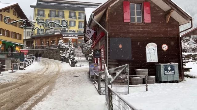 Прогулка по зимней деревне в Швейцарии смотреть онлайн
