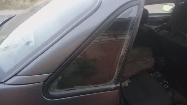 Как снять заднюю боковую форточку в Фольксваген Пассат Б3 1989г смотреть онлайн