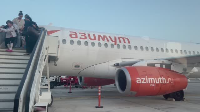 Восьмидневное турне по Эмиратам. День первый. Завтрак в кафе Mama’esh. смотреть онлайн