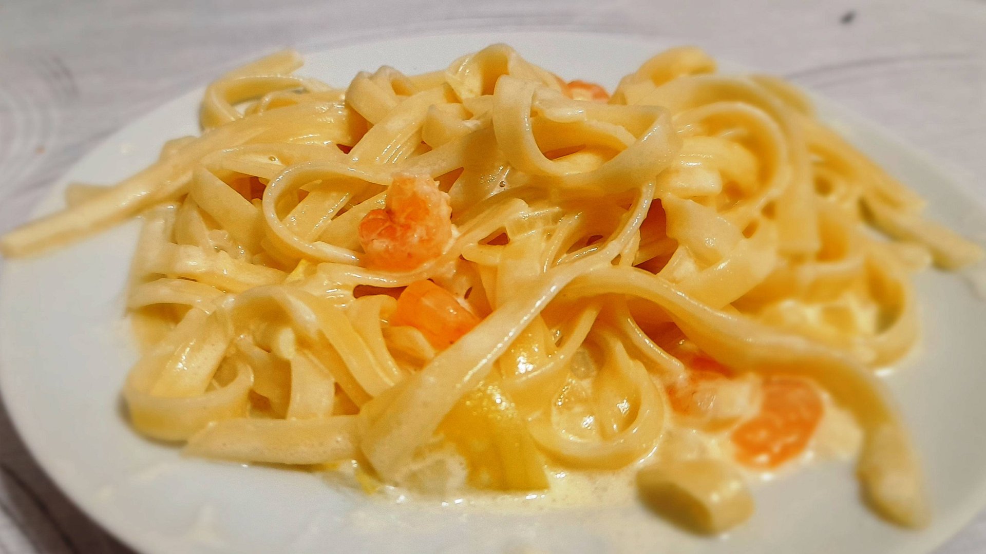 Паста с креветками в чесночно-сливочном соусе смотреть онлайн