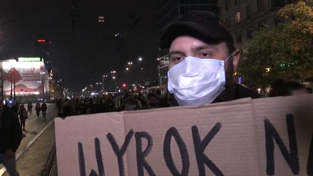 La Polonia si ribella dopo la stretta sull'aborto смотреть онлайн