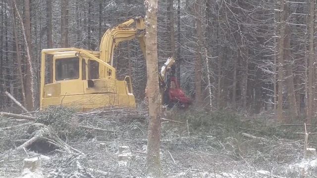 Pathu 400 sh harvester on a Komatsu PC 60 смотреть онлайн