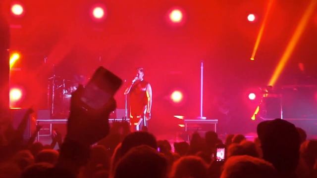 Welcome To the Show - Adam Lambert Chicago смотреть онлайн