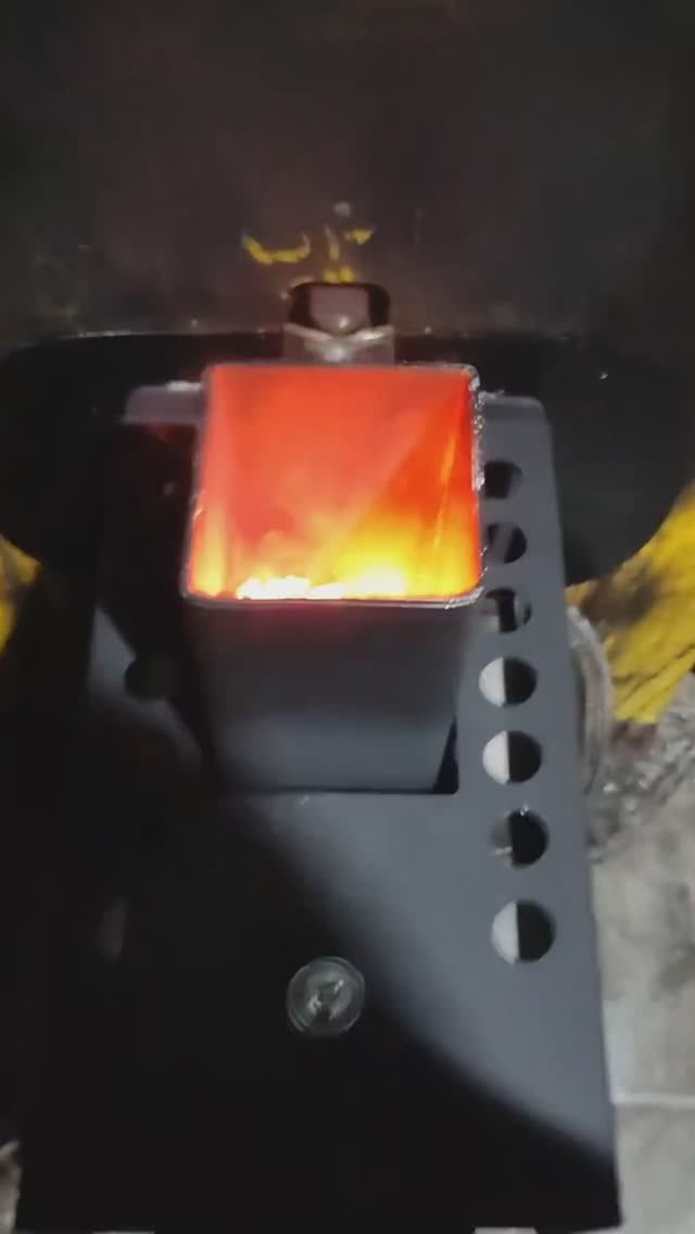 Стараюсь обогреть дом!