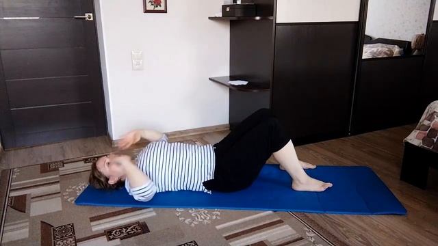 Упражнения для гибкости и здоровья всего тела на коврике / Гимнастика для повышения тонуса смотреть онлайн