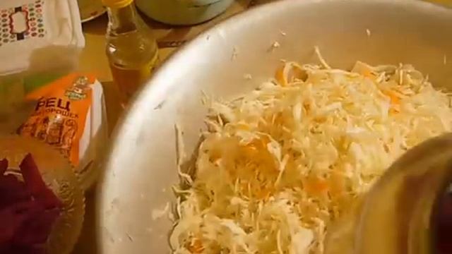 Свидание на кухне, мариную капусту. смотреть онлайн