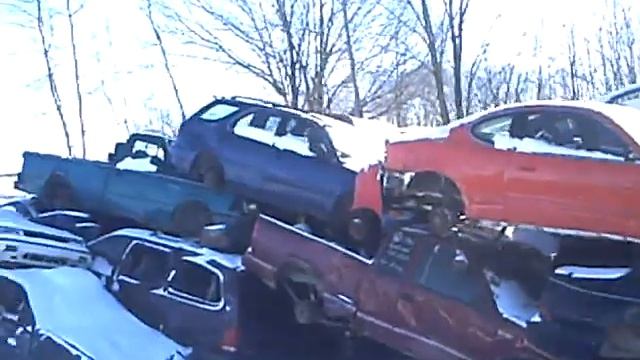 Cars and Trucks to Be Crushed смотреть онлайн