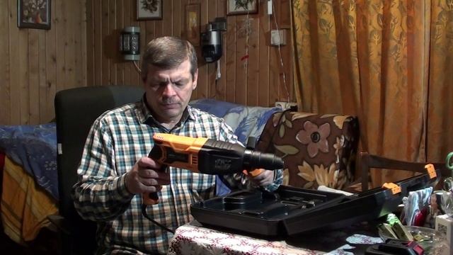 Обзор перфоратора Деко 1100 в кейсе с дополнительным патроном и мелочи с Маркета смотреть онлайн