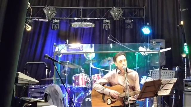 Здесь лапы у елей дрожат на весу