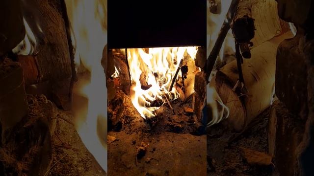 Вечно можно смотреть на три вещи : Как течёт вода ,как горит огонь и как работает другой человек! смотреть онлайн