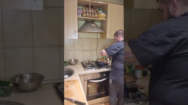 Гуляш с пюре. смотреть онлайн