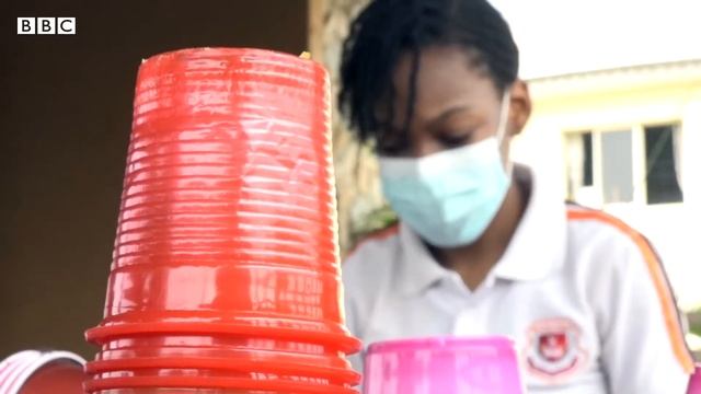 The young Nigerian's Upcycling, turning plastic waste into art - BBC What's New смотреть онлайн