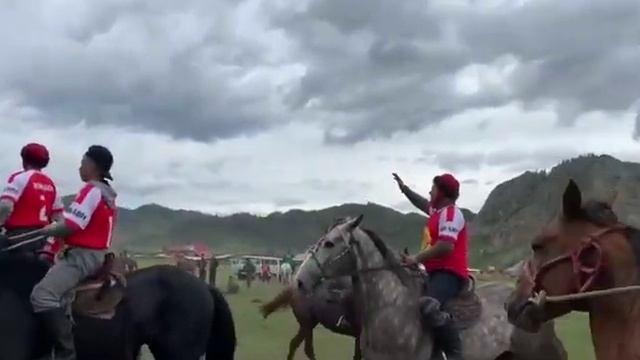 Мынаке салам мынаке жениш видио тарттканга эч уруксат беришпеди Штрафы салды смотреть онлайн