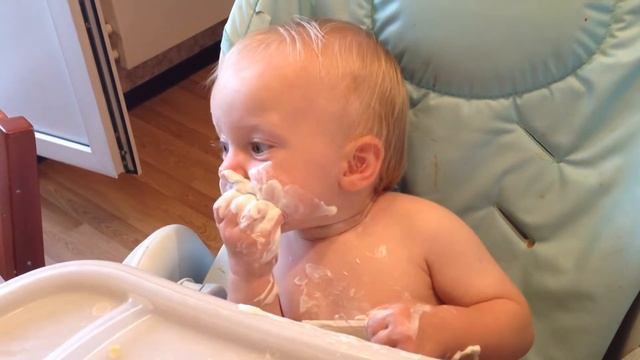 2014 07 30 Аня кушает творожок смотреть онлайн