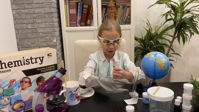 Элизабет делает эксперимент с водой смотреть онлайн